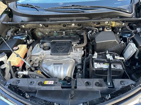 Used 2018 Toyota RAV4 LE image 30