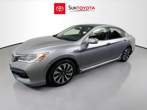 Used 2017 Honda Accord Touring image 9