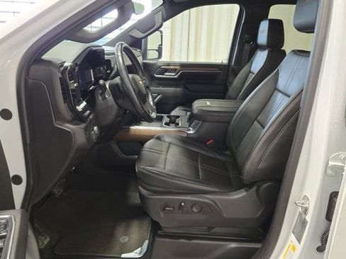 Used 2025 Chevrolet Silverado 3500 High Country w/ Technology Package AWD/4WD image 18