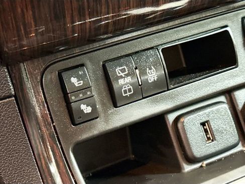 Used 2017 Chevrolet Traverse LT w/ Style and Technology Package image 20