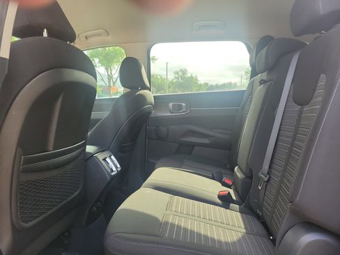 Used 2021 Kia Sorento LX FWD image 19
