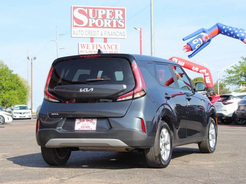 Used 2025 Kia Soul LX w/ LX Technology Package FWD image 4