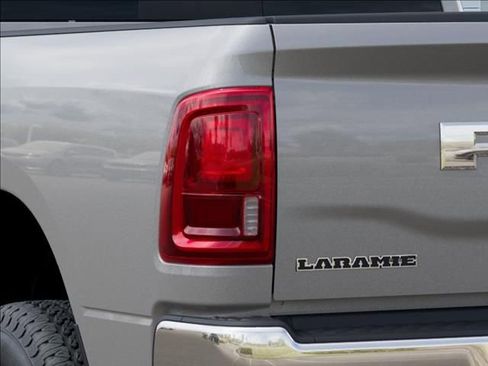 New 2026 RAM 2500 Laramie AWD/4WD image 9