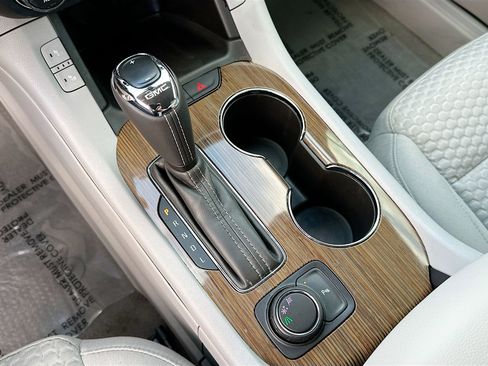 Used 2018 GMC Acadia SLE w/ Driver Alert Package I image 16