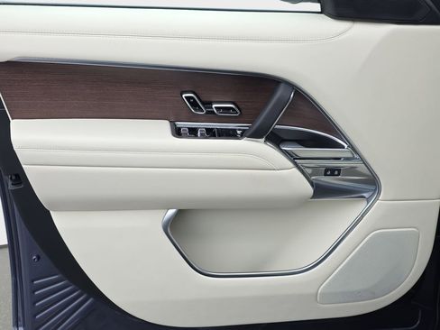 New 2026 Land Rover Range Rover SE image 28
