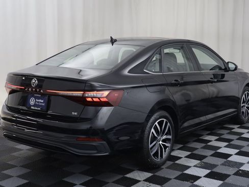 Used 2025 Volkswagen Jetta SE w/ Sunroof Package FWD image 16