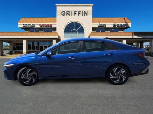 Used 2025 Hyundai Elantra Limited FWD image 10