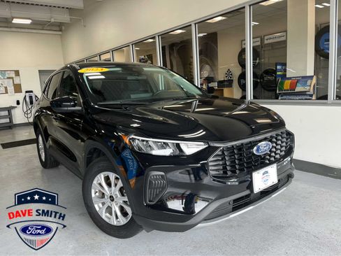 Certified 2023 Ford Escape Active w/ Tech Pack #2 AWD/4WD image 2