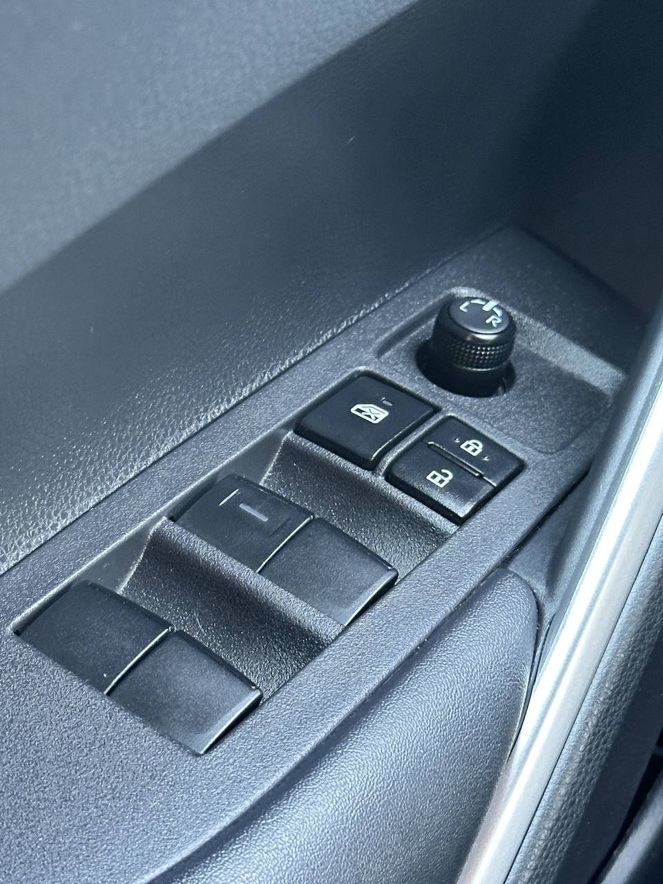 Used 2024 Toyota Corolla Cross AWD Hybrid image 41