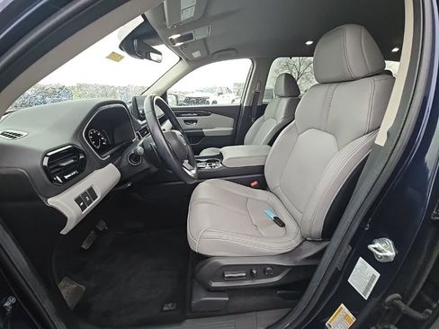 Used 2025 Honda Pilot EX-L image 13