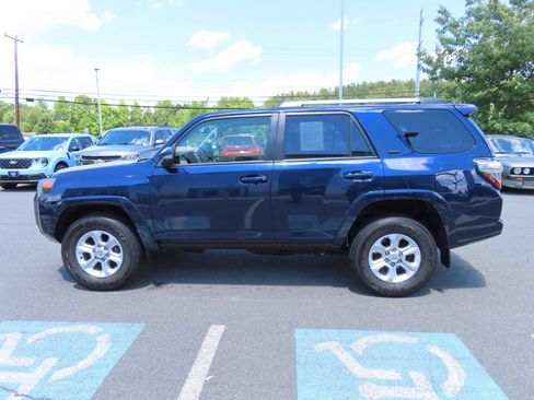 Used 2024 Toyota 4Runner SR5 Premium w/ Moonroof Package AWD/4WD image 9