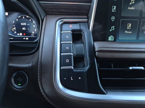 Used 2022 Chevrolet Suburban High Country image 30