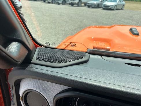 New 2025 Jeep Gladiator Sport image 32