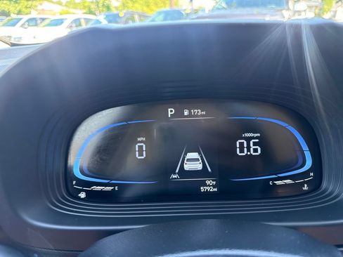 Certified 2025 Hyundai Venue SEL FWD image 25