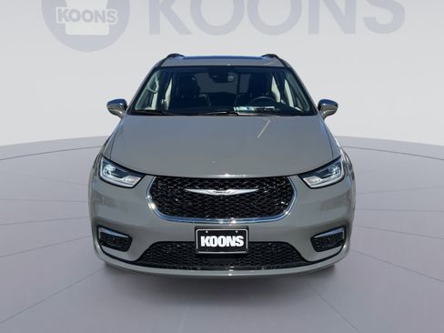 Used 2022 Chrysler Pacifica Limited image 11