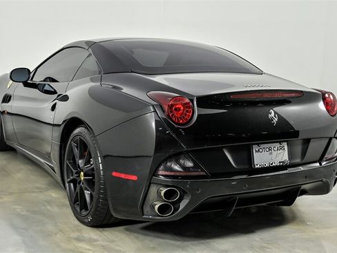 Used 2010 Ferrari California RWD image 34