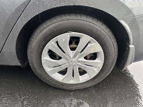 Used 2022 Nissan Versa S image 26