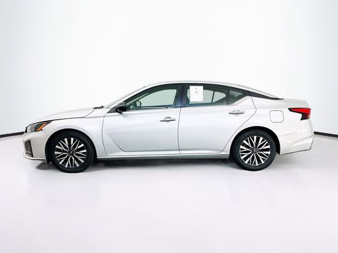 Used 2024 Nissan Altima 2.5 SV image 4