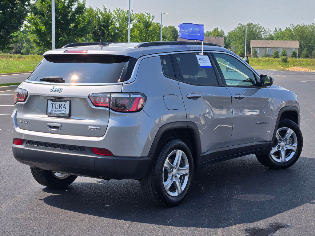 Used 2024 Jeep Compass Latitude AWD/4WD image 11
