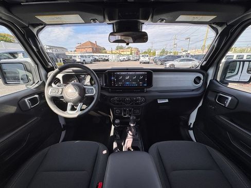 Used 2025 Jeep Wrangler Unlimited Sahara AWD/4WD image 11