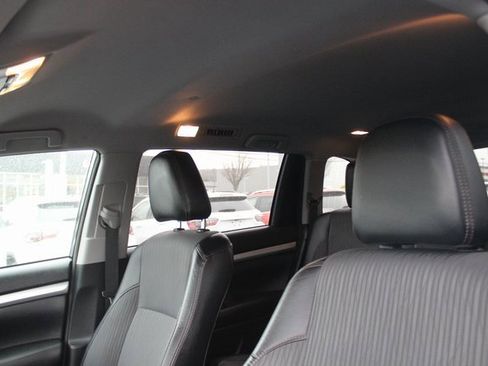 Used 2018 Toyota Highlander Plus image 18