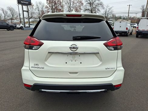 Used 2018 Nissan Rogue SV image 5