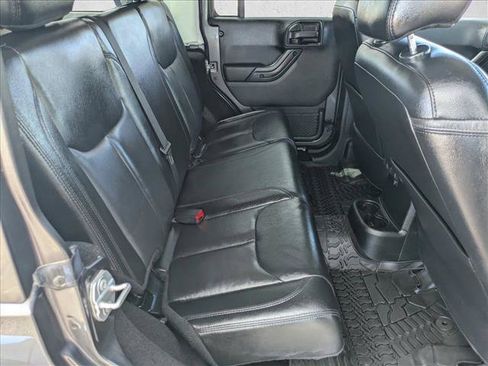 Used 2017 Jeep Wrangler Unlimited Sahara AWD/4WD image 18