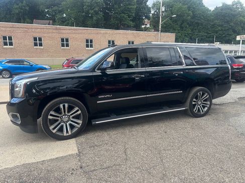 Used 2018 GMC Yukon XL Denali w/ Denali Ultimate Package AWD/4WD image 2