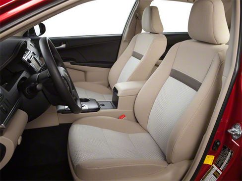Used 2012 Toyota Camry SE FWD image 11