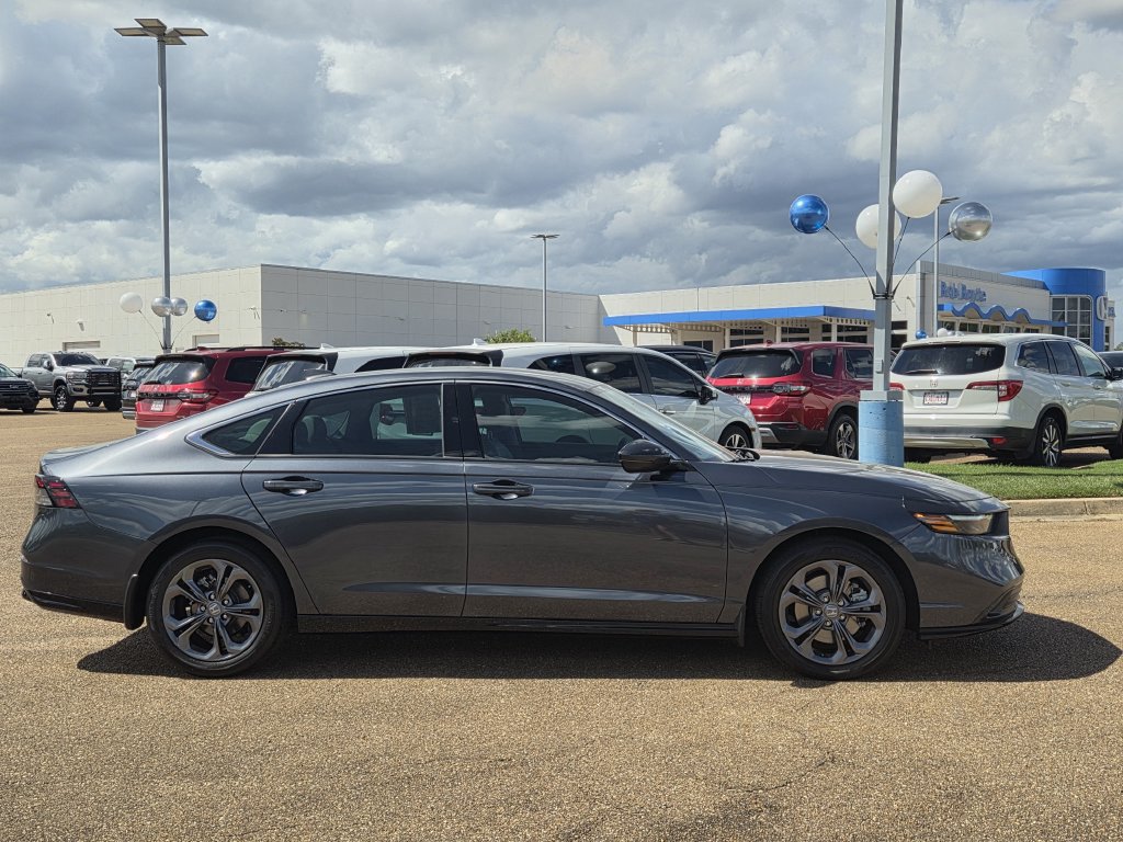 Certified 2025 Honda Accord EX-L image 4