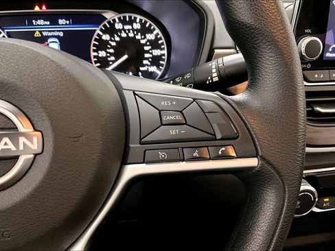 Used 2024 Nissan Altima 2.5 SV FWD image 12