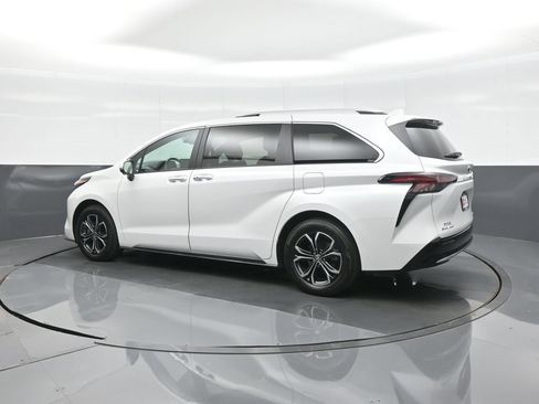 Certified 2026 Toyota Sienna Platinum AWD/4WD image 5