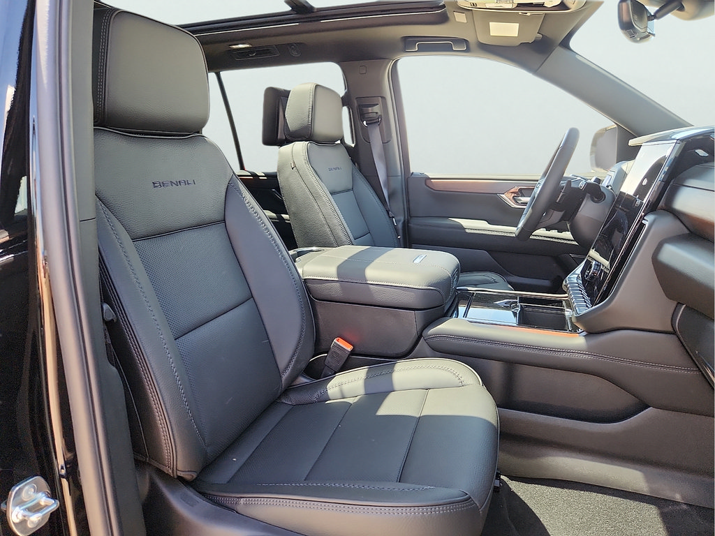 New 2026 GMC Yukon Denali w/ Denali Reserve Package AWD/4WD image 17
