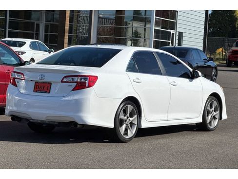 Used 2014 Toyota Camry SE image 5