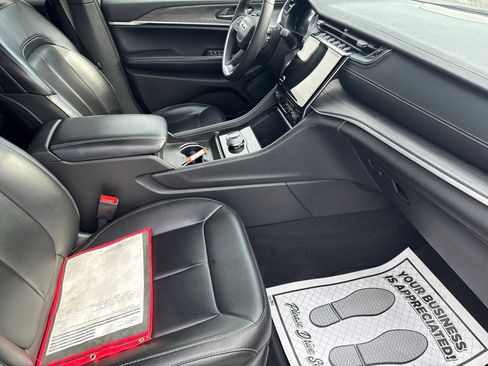 Certified 2024 Jeep Grand Cherokee Limited image 12