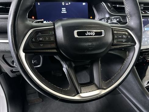 Used 2023 Jeep Grand Cherokee Altitude AWD/4WD image 11