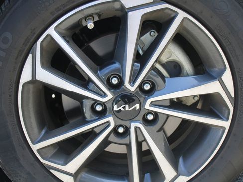 Certified 2024 Kia Forte LXS w/ LXS Technology Package image 15