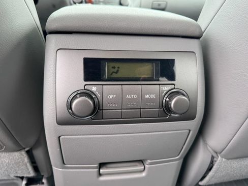 Used 2010 Toyota Highlander Limited AWD/4WD image 12