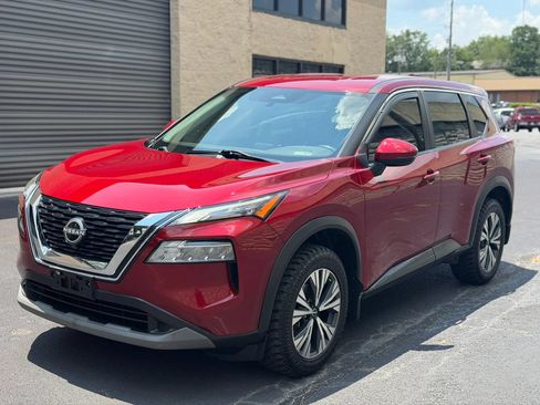 Used 2022 Nissan Rogue SV FWD image 2