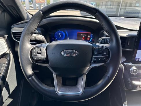 Used 2024 Ford Explorer Platinum w/ Technology Package AWD/4WD image 19