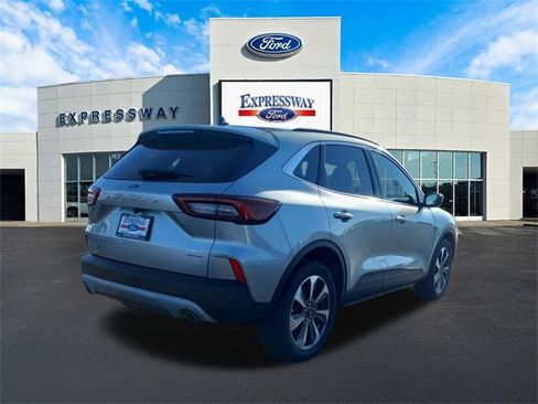 Used 2023 Ford Escape Platinum image 6