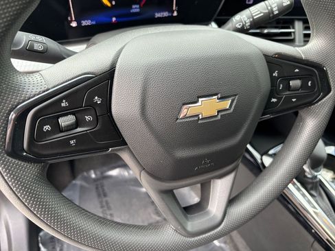 Used 2025 Chevrolet Trax LT FWD image 27