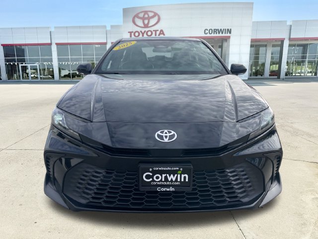 Used 2025 Toyota Camry SE FWD image 8