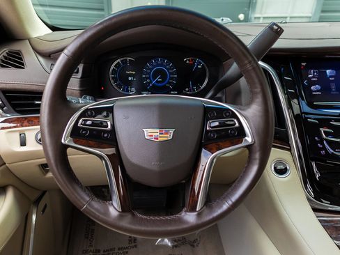 Used 2016 Cadillac Escalade ESV Premium AWD/4WD image 17
