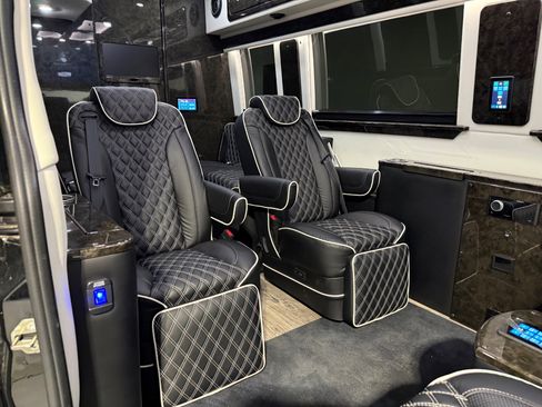 Used 2022 Mercedes-Benz Sprinter 3500 image 59