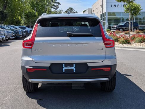 Used 2025 Volvo XC40 B5 Plus AWD/4WD image 4