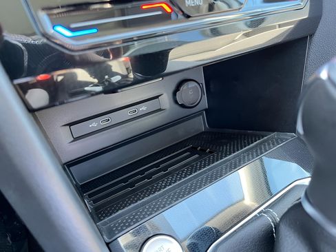 New 2025 Volkswagen Taos SE image 18