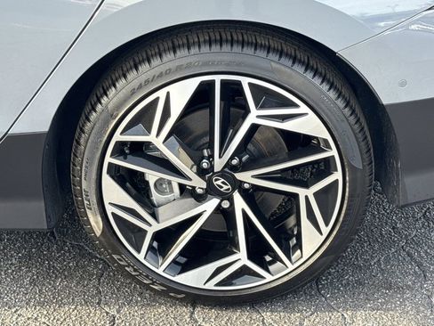 Used 2024 Hyundai Ioniq 6 Limited image 19