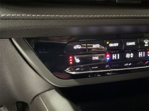 Used 2023 Buick Envision Essence image 29