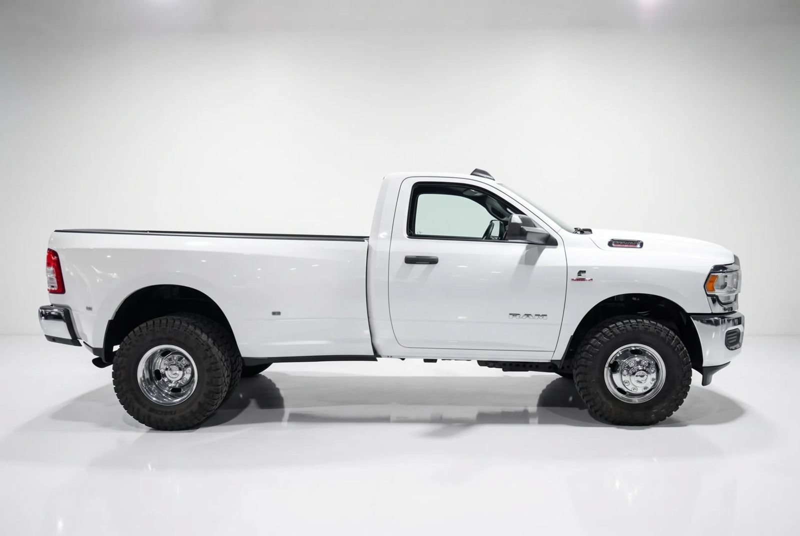 Used 2021 RAM 3500 Tradesman w/ Chrome Appearance Group AWD/4WD image 2